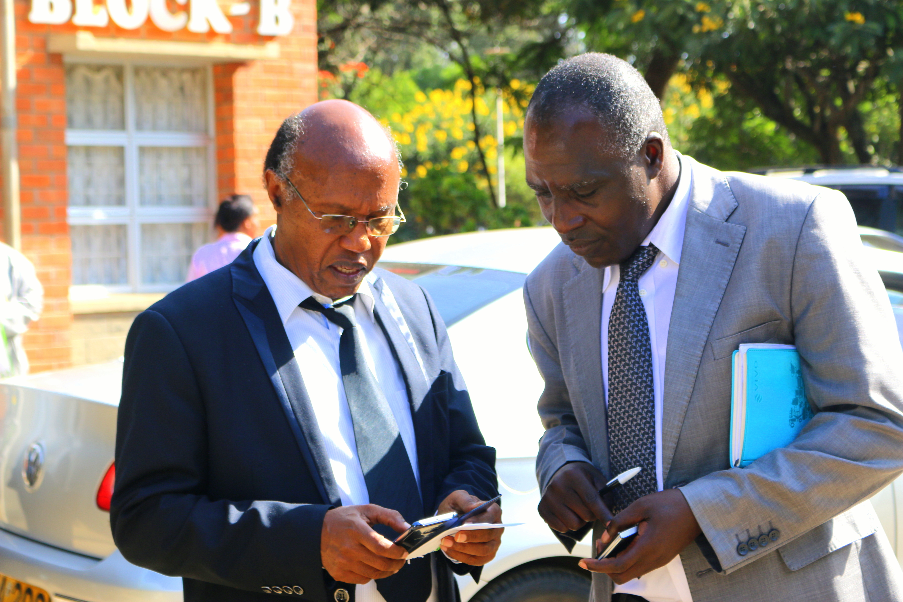 Prof. Maringa (Left) confers with DVC Finance Prof. Moirongo when he visited the University last year.